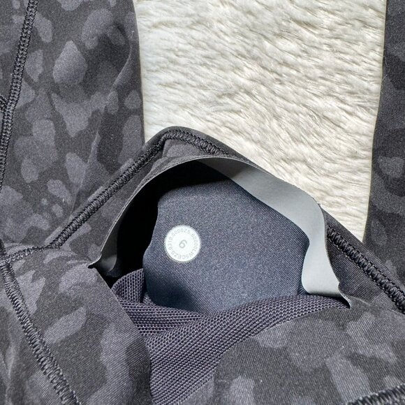 Lululemon In Movement Tight 25" *Everlux Formation Camo Deep Coal Multi Size 6 - Picture 4 of 6